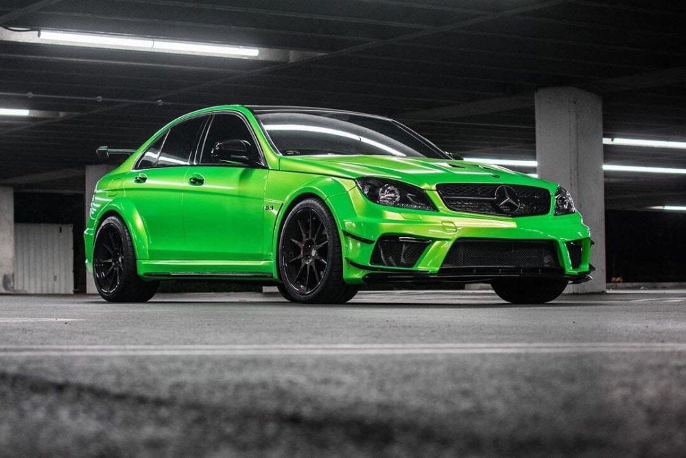 Оклейка пленкой Mercedes цвет candy metallic RB22 Kelly green