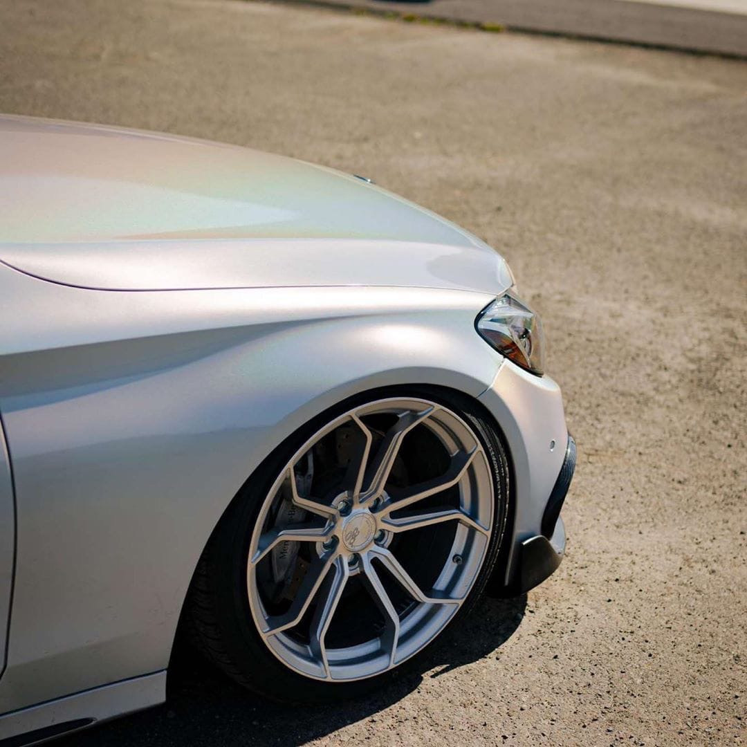 Оклейка пленкой Mercedes цвет metallic RCH03 White Fireworks