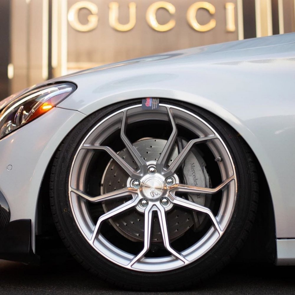 Оклейка пленкой Mercedes цвет metallic RCH03 White Fireworks